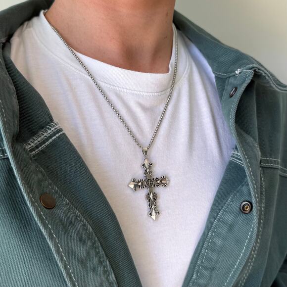 Silver Tone Cross Pendant Necklace Unisex Lobster Clasp Chain New - Picture 2 of 5